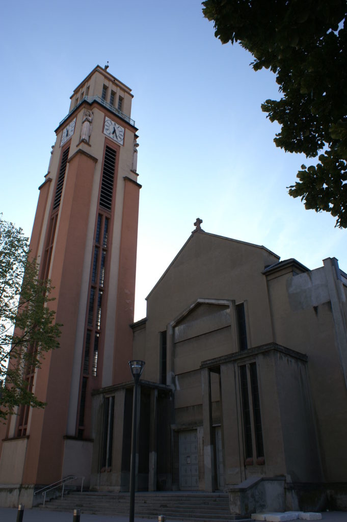 Église Sainte-Jeanne-d'Arc, vue extérieure - 2013