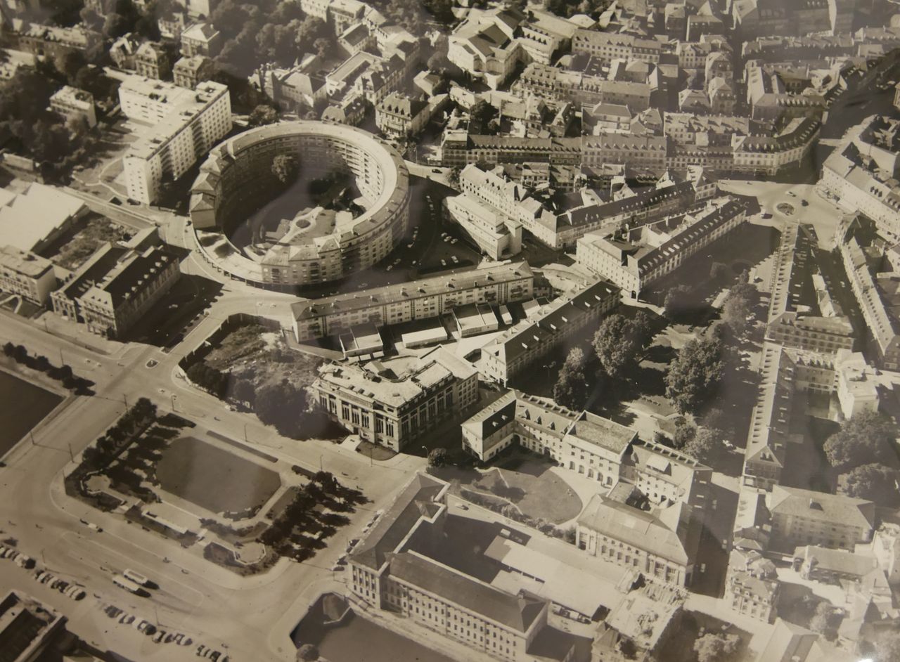 Bâtiment annulaire, Vue aérienne du Nouveau Quartier et du Bâtiment Annulaire - 1960
