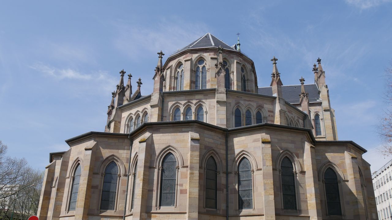 Eglise Saint-Etienne, vue du chevet et des chapelles rayonnantes - 2019