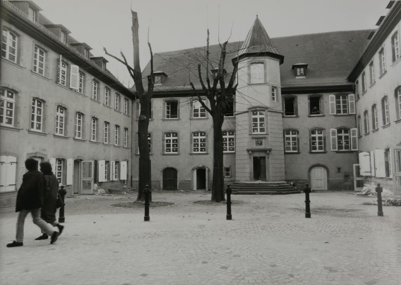Cour des Chaînes - Vues intérieures et extérieures de la Cour des Chaînes - 1989